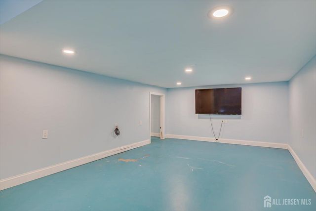 932 Eva Street, Piscataway, NJ 08854