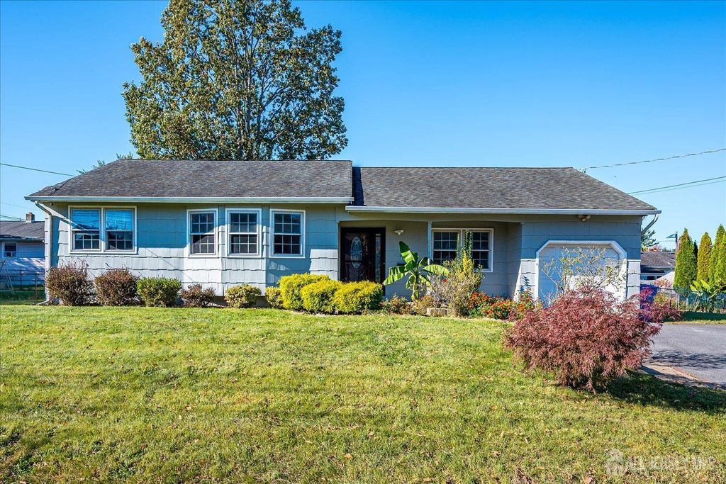 932 Eva Street, Piscataway, NJ 08854