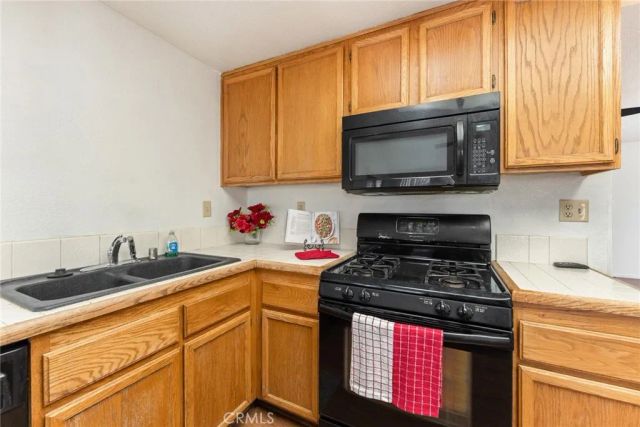 1489 S Palm Avenue, Hemet, CA 92543