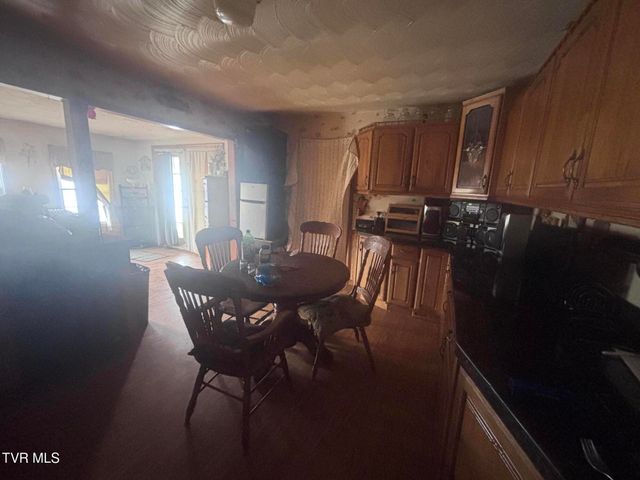 27282 Lee Highway, Abingdon, VA 24211