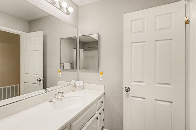 1804 Laurel Oak Dr, Modesto, CA 95354