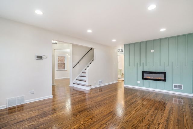 7604 S CAMPBELL Avenue, Chicago, IL 60652