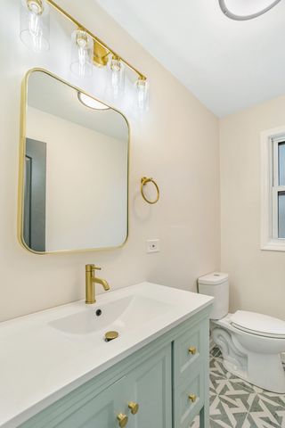 7604 S CAMPBELL Avenue, Chicago, IL 60652