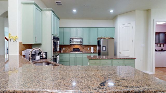 10111 Shallow Bank, Converse, TX 78109