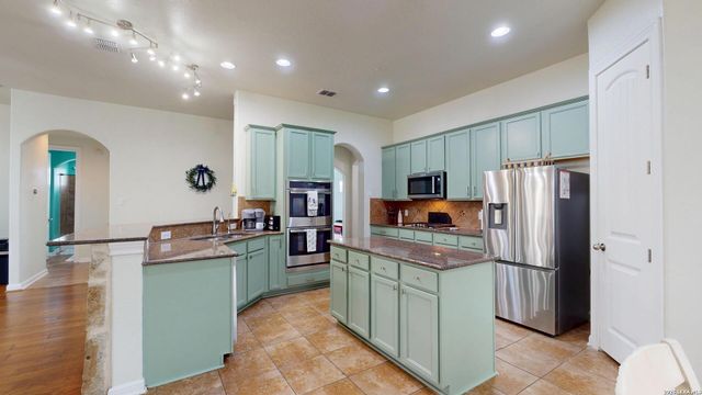 10111 Shallow Bank, Converse, TX 78109