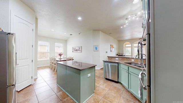 10111 Shallow Bank, Converse, TX 78109