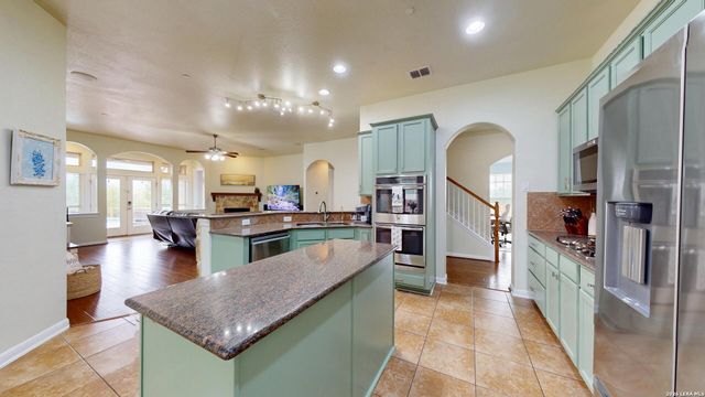 10111 Shallow Bank, Converse, TX 78109