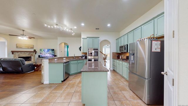 10111 Shallow Bank, Converse, TX 78109