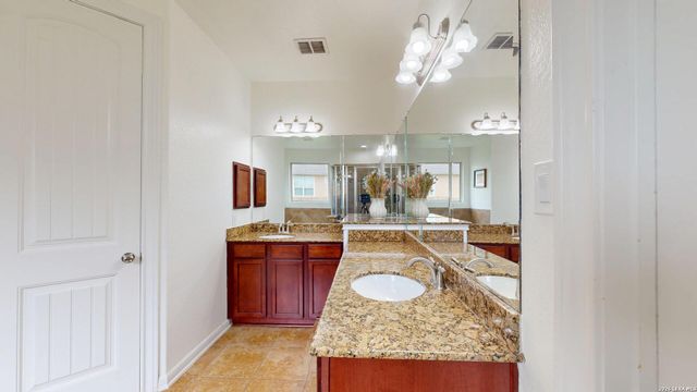 10111 Shallow Bank, Converse, TX 78109