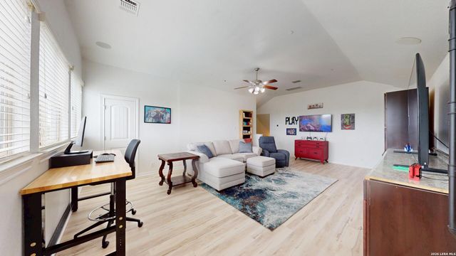 10111 Shallow Bank, Converse, TX 78109