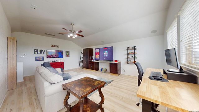 10111 Shallow Bank, Converse, TX 78109