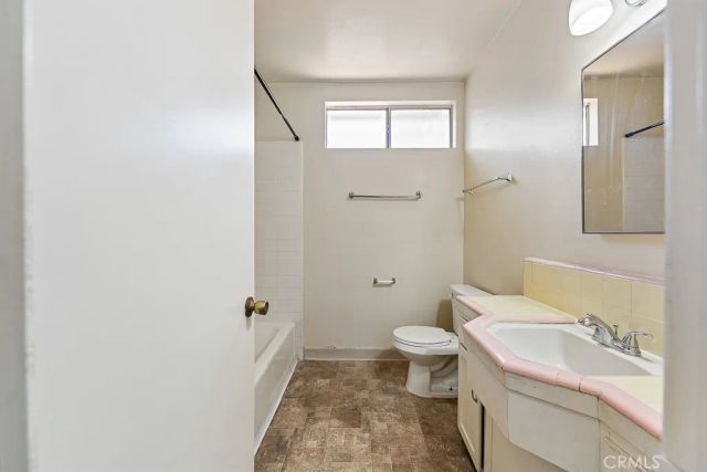 5876 Denmead, Lakewood, CA 90713