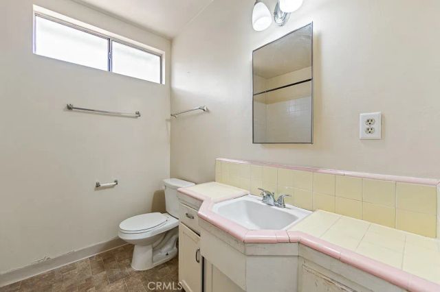 5876 Denmead, Lakewood, CA 90713
