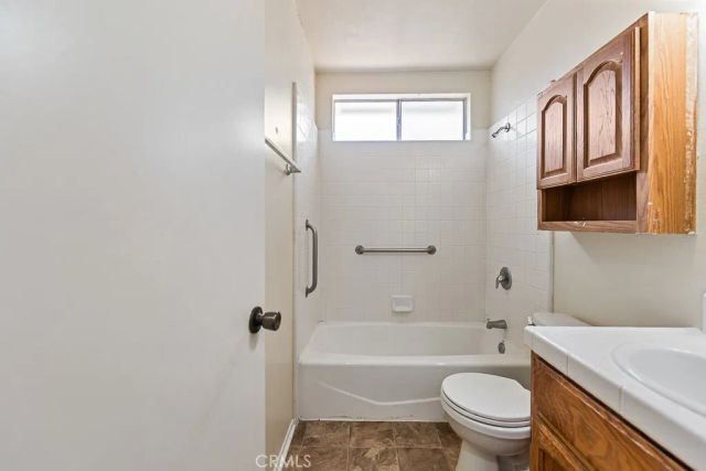 5876 Denmead, Lakewood, CA 90713