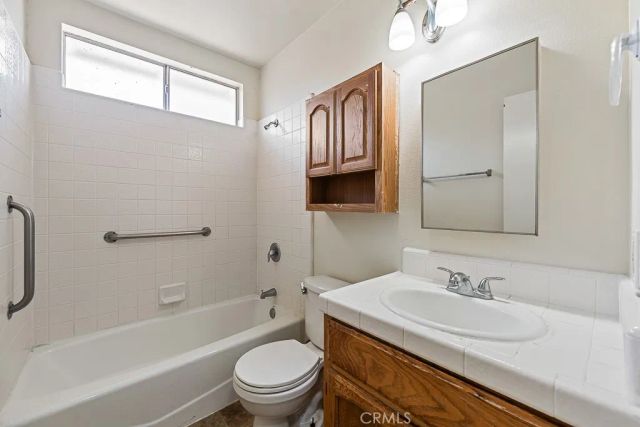 5876 Denmead, Lakewood, CA 90713