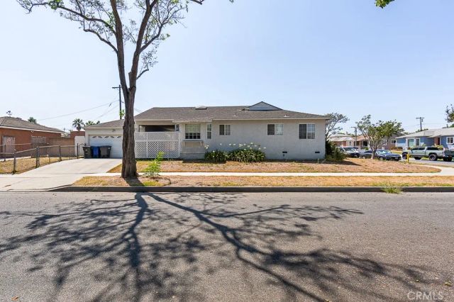 5876 Denmead, Lakewood, CA 90713