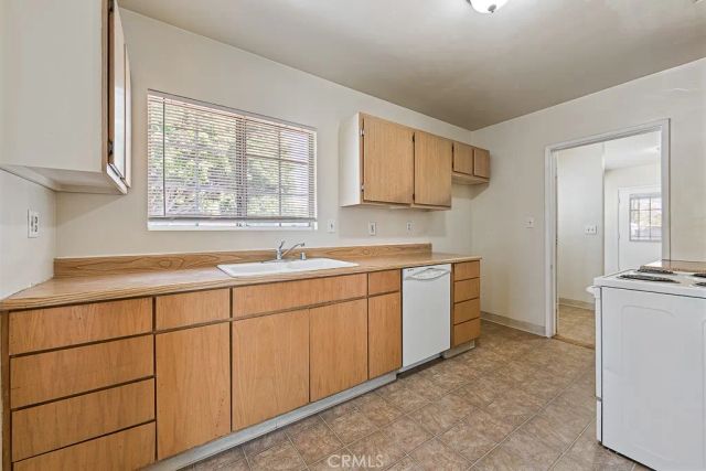 5876 Denmead, Lakewood, CA 90713