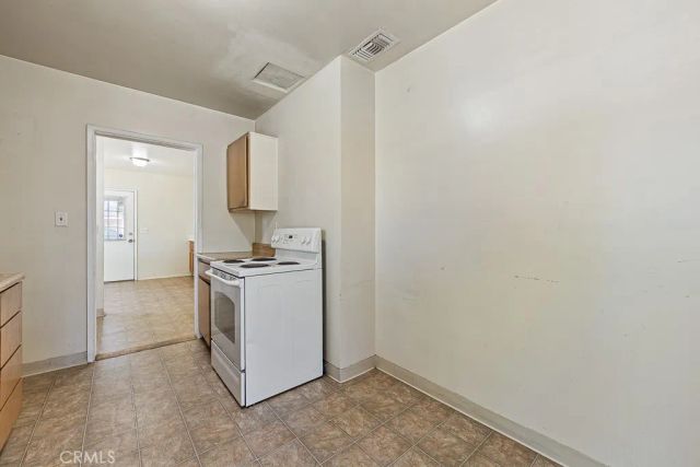 5876 Denmead, Lakewood, CA 90713