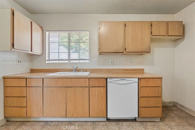 5876 Denmead, Lakewood, CA 90713