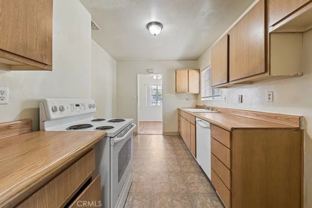 5876 Denmead, Lakewood, CA 90713