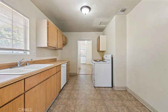 5876 Denmead, Lakewood, CA 90713