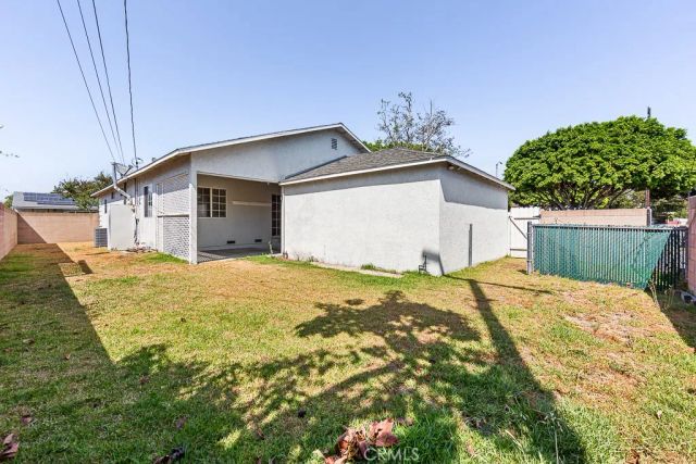 5876 Denmead, Lakewood, CA 90713
