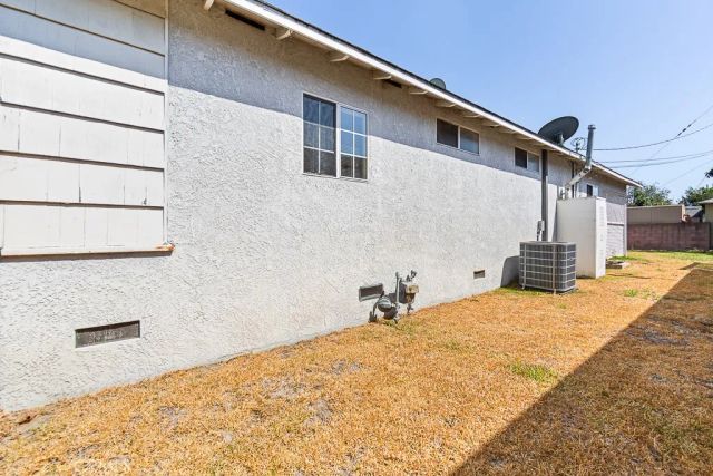 5876 Denmead, Lakewood, CA 90713