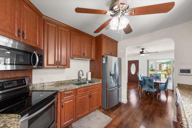 811 48TH AVENUE N, St Petersburg, FL 33703