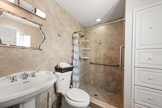 811 48TH AVENUE N, St Petersburg, FL 33703