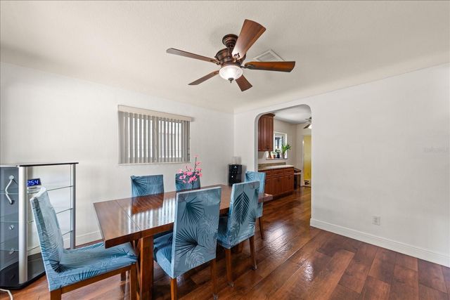 811 48TH AVENUE N, St Petersburg, FL 33703