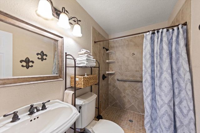 811 48TH AVENUE N, St Petersburg, FL 33703