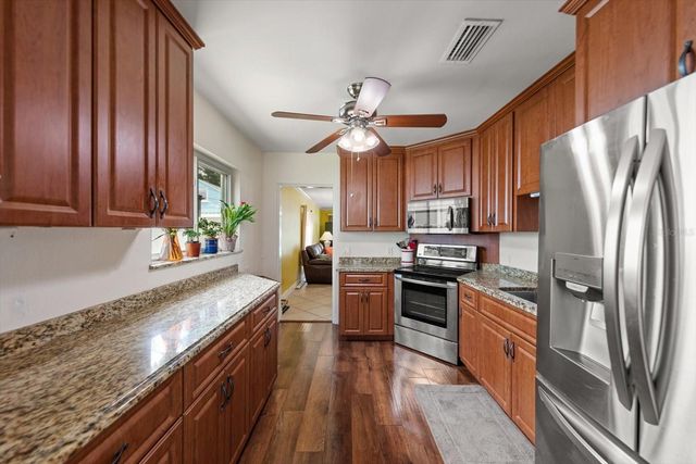811 48TH AVENUE N, St Petersburg, FL 33703