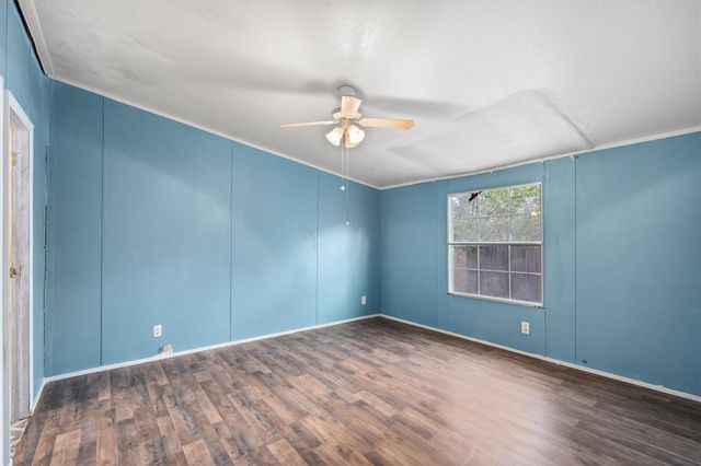 743 Oak MDWS, San Marcos, TX 78666