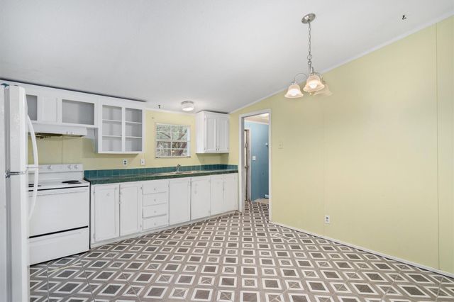 743 Oak MDWS, San Marcos, TX 78666