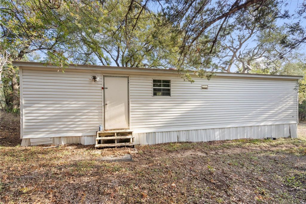 743 Oak MDWS, San Marcos, TX 78666