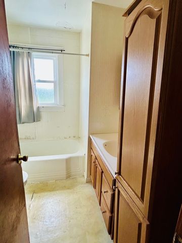 521 E 161st Place, South Holland, IL 60473