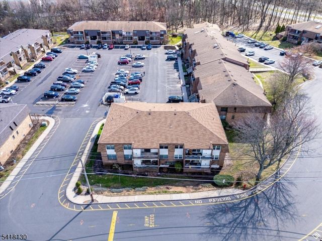 305 Sharon Garden Ct, Woodbridge Twp., NJ 07095