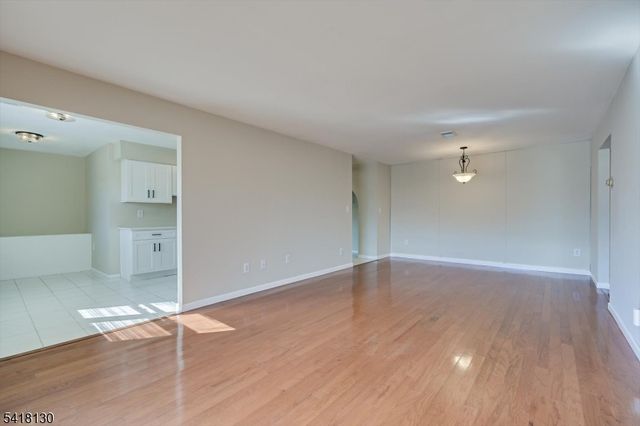 305 Sharon Garden Ct, Woodbridge Twp., NJ 07095