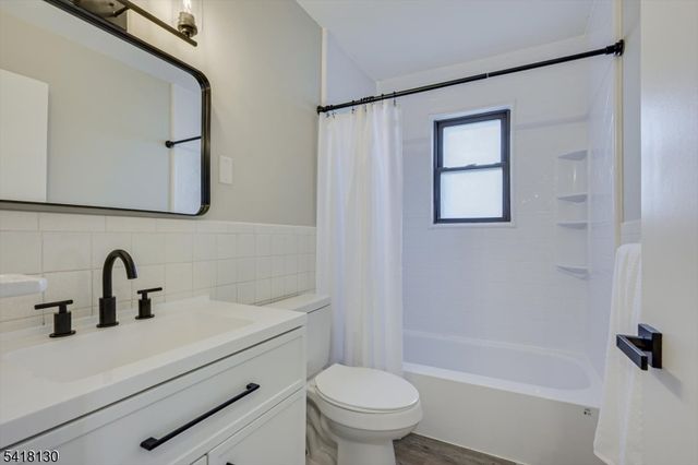 305 Sharon Garden Ct, Woodbridge Twp., NJ 07095