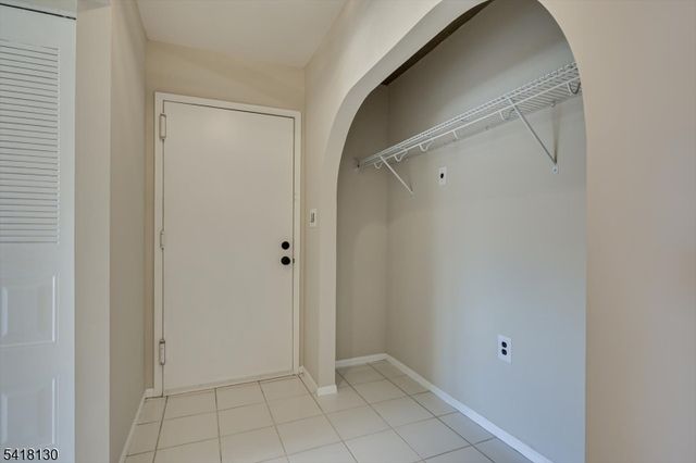 305 Sharon Garden Ct, Woodbridge Twp., NJ 07095