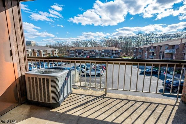 305 Sharon Garden Ct, Woodbridge Twp., NJ 07095