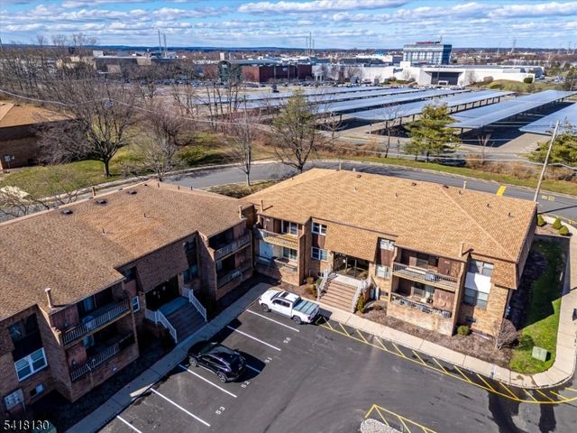 305 Sharon Garden Ct, Woodbridge Twp., NJ 07095