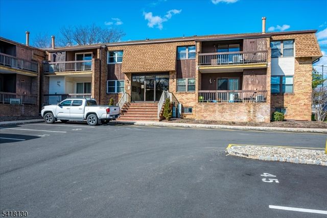 305 Sharon Garden Ct, Woodbridge Twp., NJ 07095