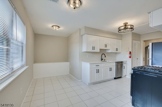 305 Sharon Garden Ct, Woodbridge Twp., NJ 07095