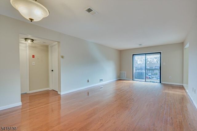 305 Sharon Garden Ct, Woodbridge Twp., NJ 07095