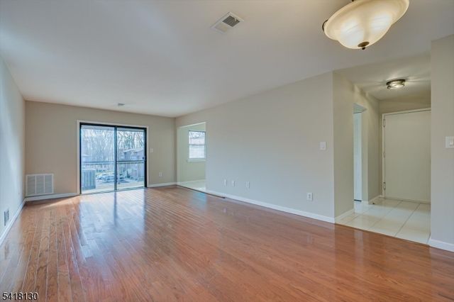 305 Sharon Garden Ct, Woodbridge Twp., NJ 07095