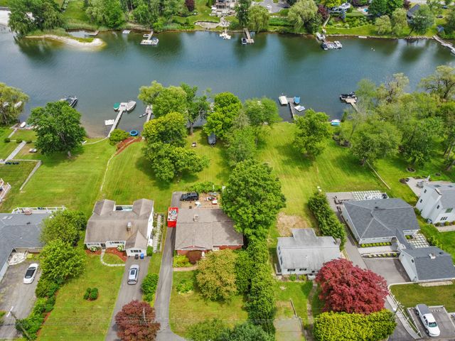 44 North Lake Shore Drive, Brookfield, CT 06804
