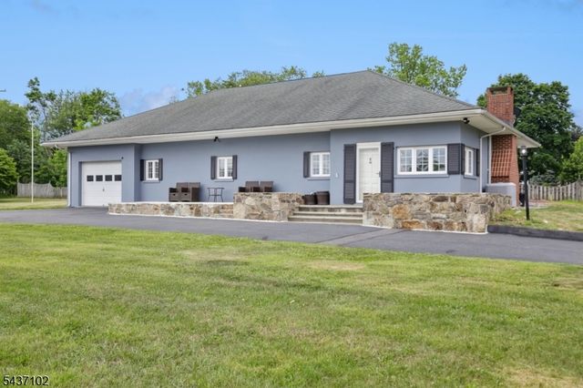 52 Charlestown Rd, Hampton Boro, NJ 08827