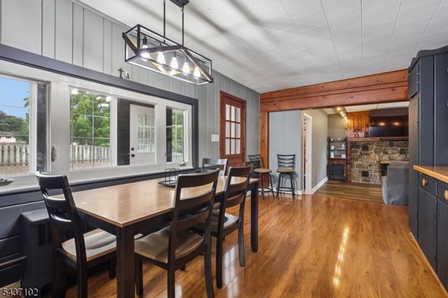 52 Charlestown Rd, Hampton Boro, NJ 08827