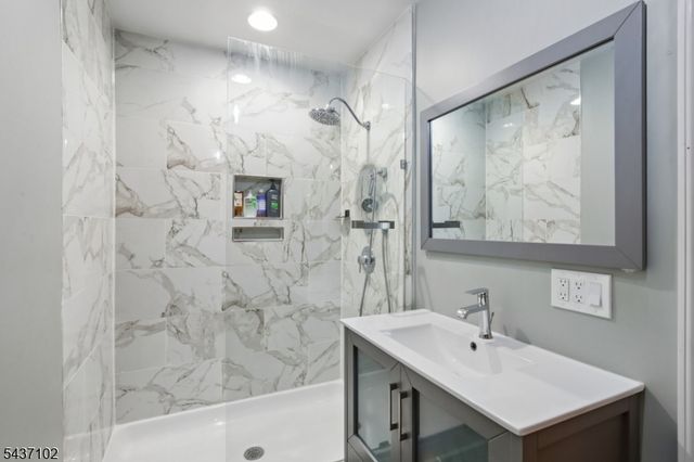 52 Charlestown Rd, Hampton Boro, NJ 08827